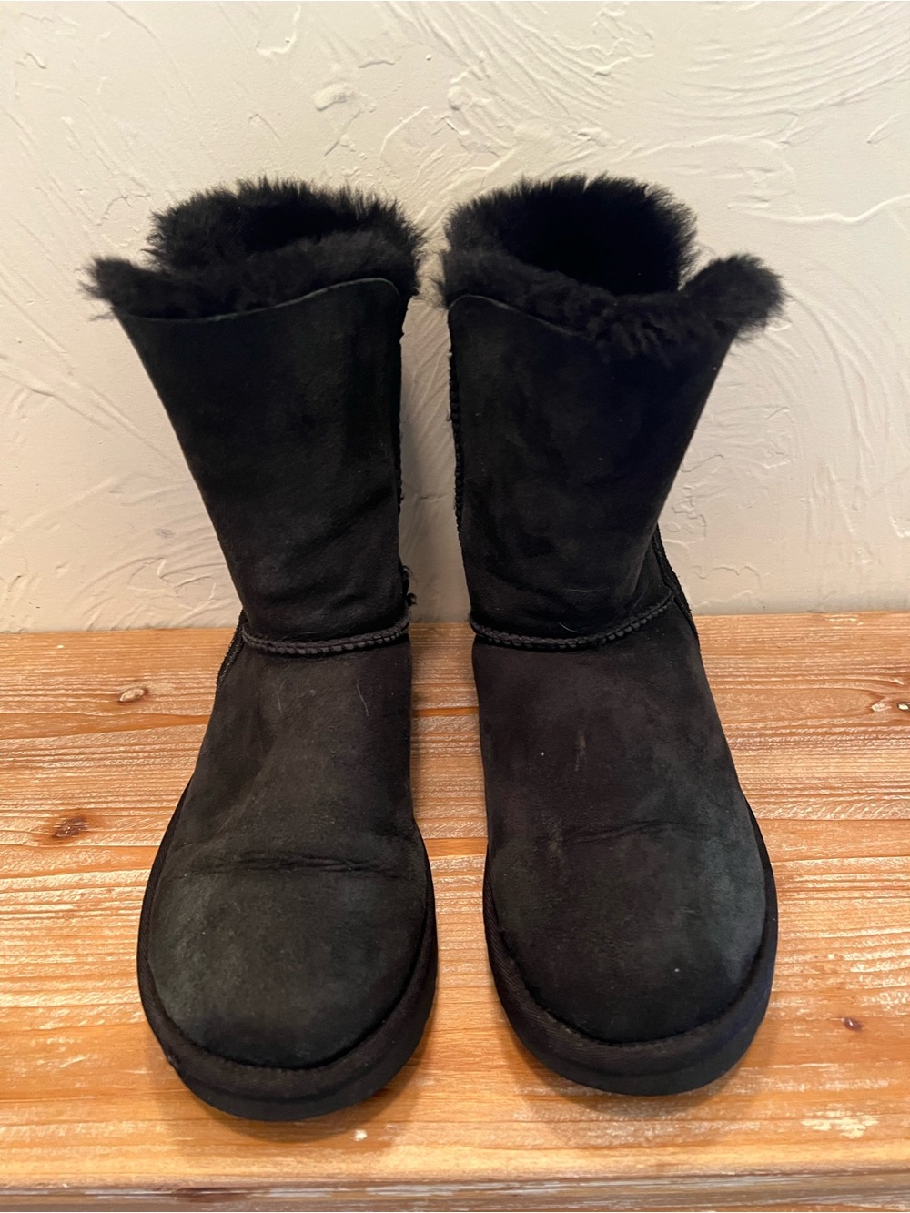 UGG Bailey Zip Black Short Shearling Booties. Women’s Size 8